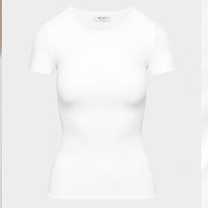 Aritzia White Contour Short Sleeve T-Shirt (never worn)
